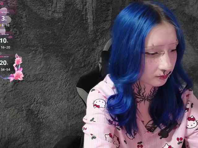 YoungAlice1 webcam