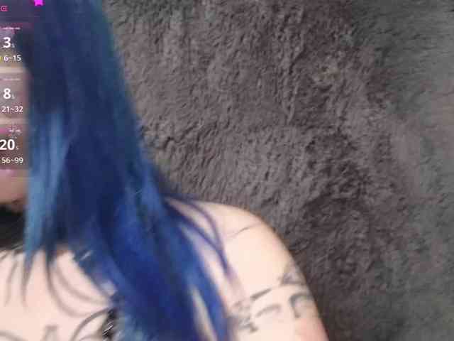 YoungAlice1 webcam