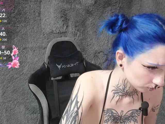 YoungAlice1 webcam
