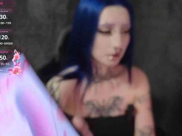 YoungAlice1 webcam