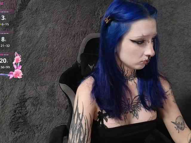 YoungAlice1 webcam