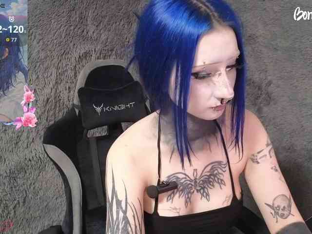 YoungAlice1 webcam