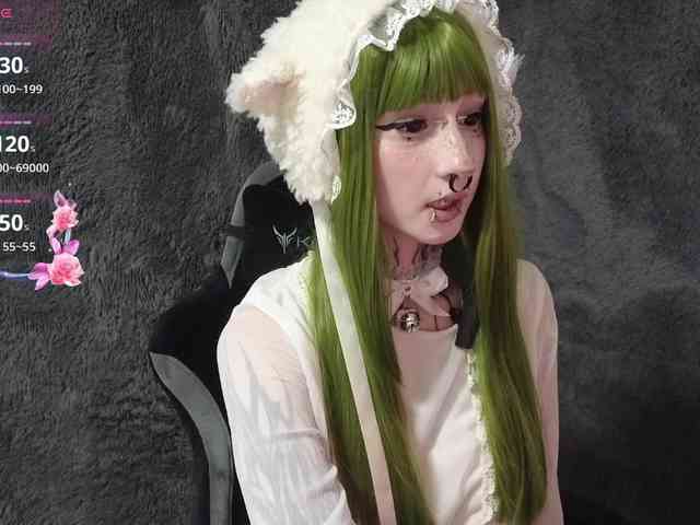 YoungAlice1 webcam