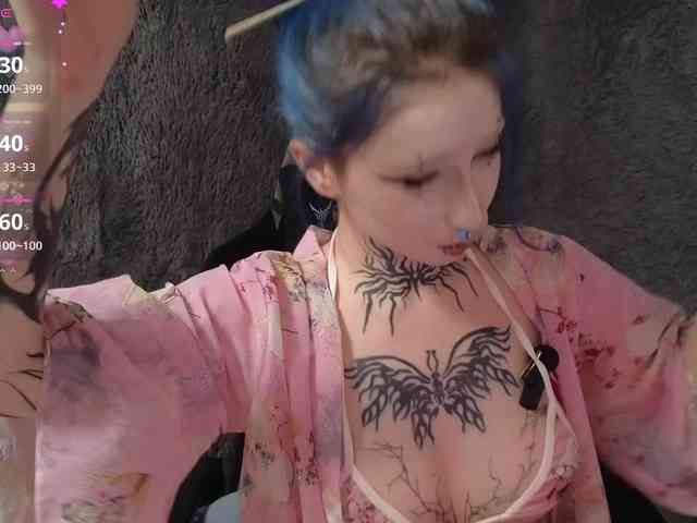YoungAlice1 webcam
