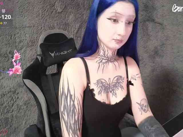 YoungAlice1 webcam