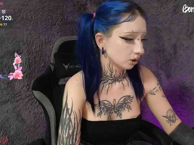 YoungAlice1 webcam