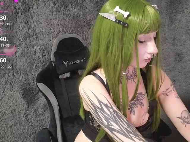 YoungAlice1 webcam