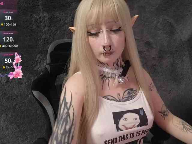 YoungAlice1 webcam