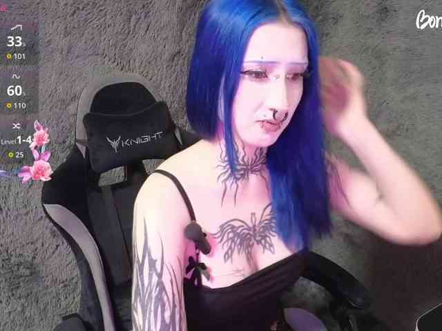 YoungAlice1 webcam