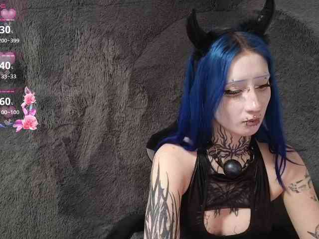 YoungAlice1 webcam
