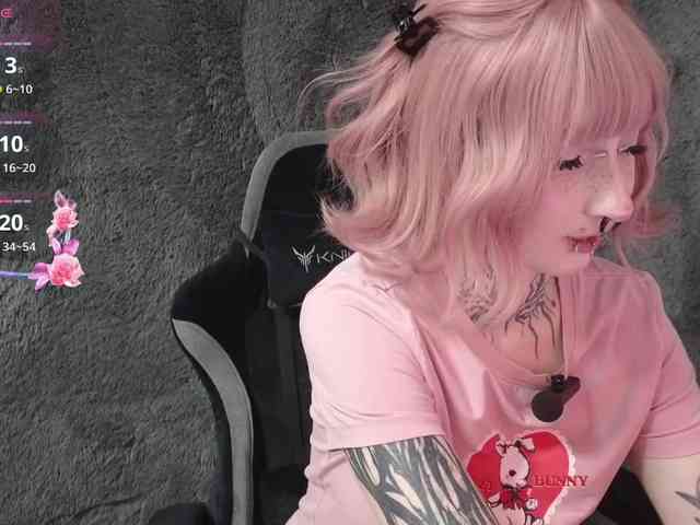 YoungAlice1 webcam
