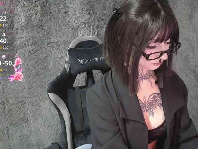 YoungAlice1 webcam