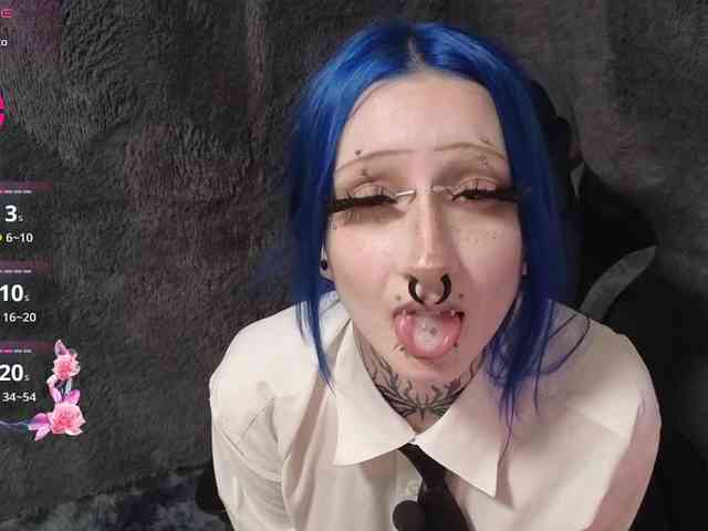 YoungAlice1 webcam