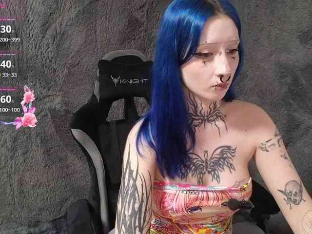 YoungAlice1 webcam