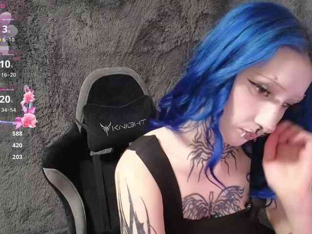 YoungAlice1 webcam