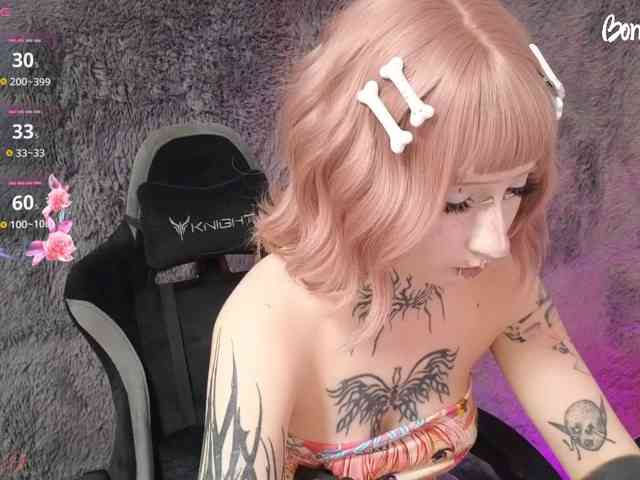 YoungAlice1 webcam