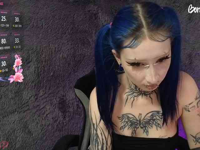 YoungAlice1 webcam