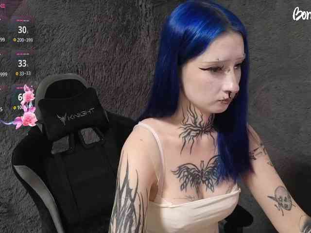 YoungAlice1 webcam