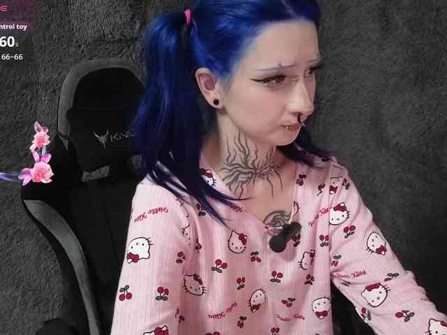 YoungAlice1 webcam
