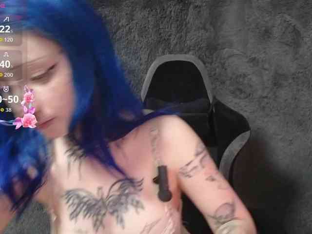 YoungAlice1 webcam
