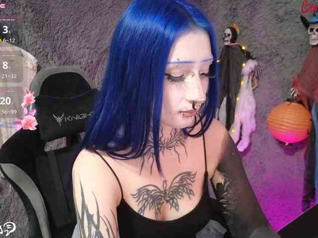 YoungAlice1 webcam