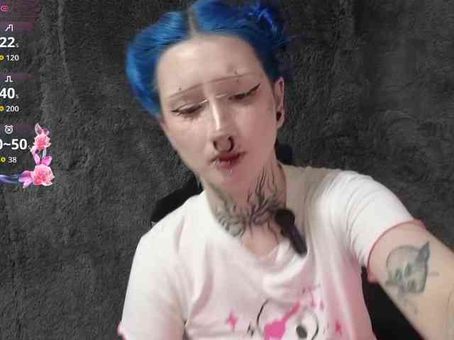 YoungAlice1 webcam