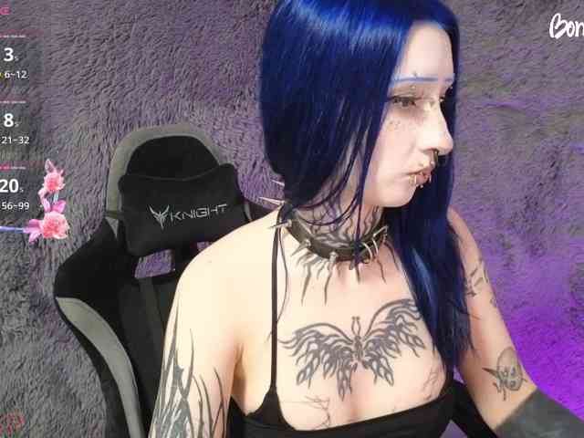 YoungAlice1 webcam