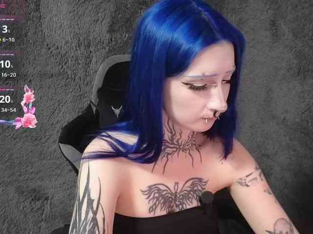 YoungAlice1 webcam