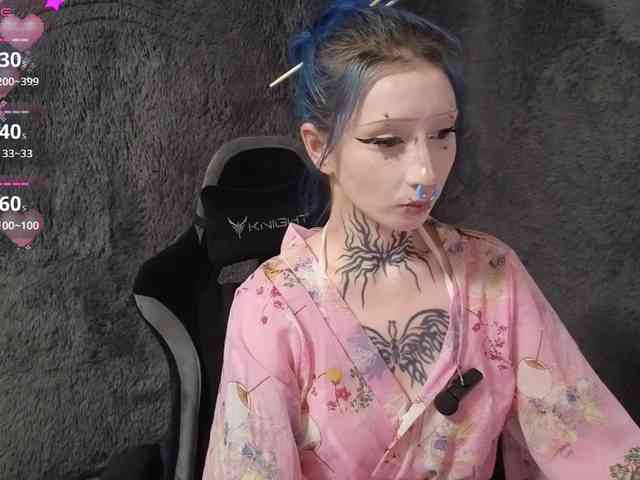 YoungAlice1 webcam