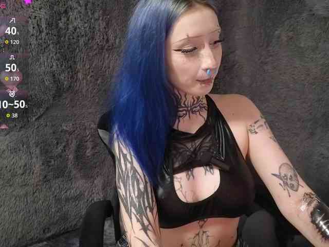 YoungAlice1 webcam