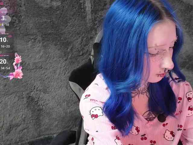 YoungAlice1 webcam