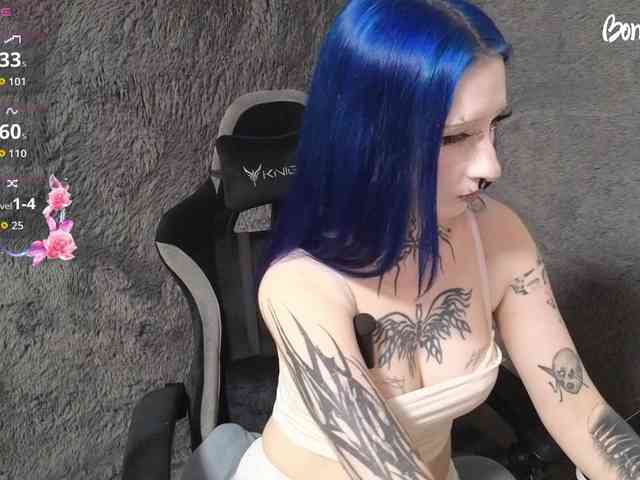 YoungAlice1 webcam