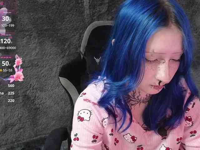 YoungAlice1 webcam