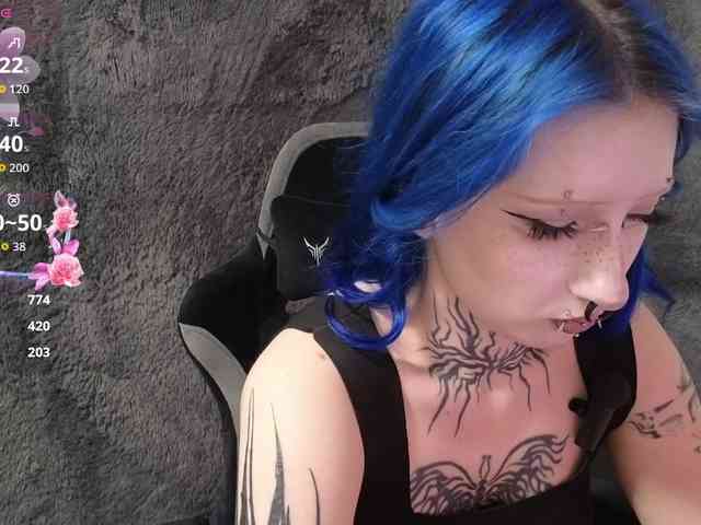 YoungAlice1 webcam