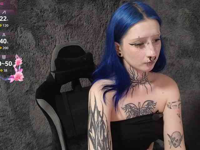 YoungAlice1 webcam