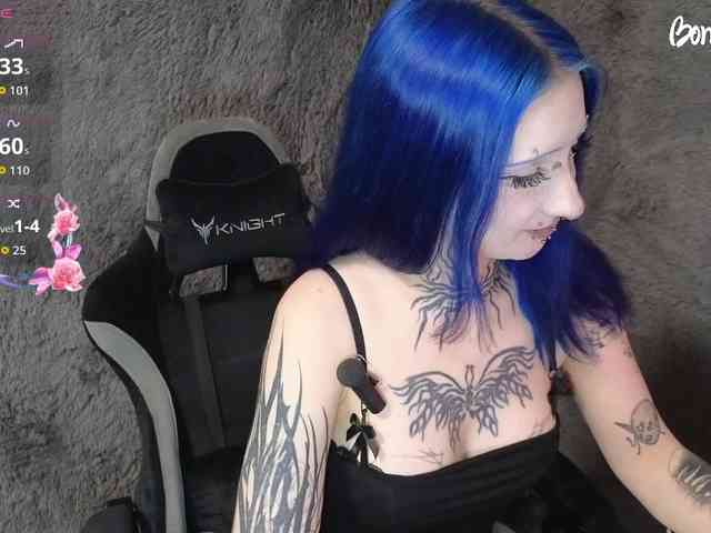 YoungAlice1 webcam