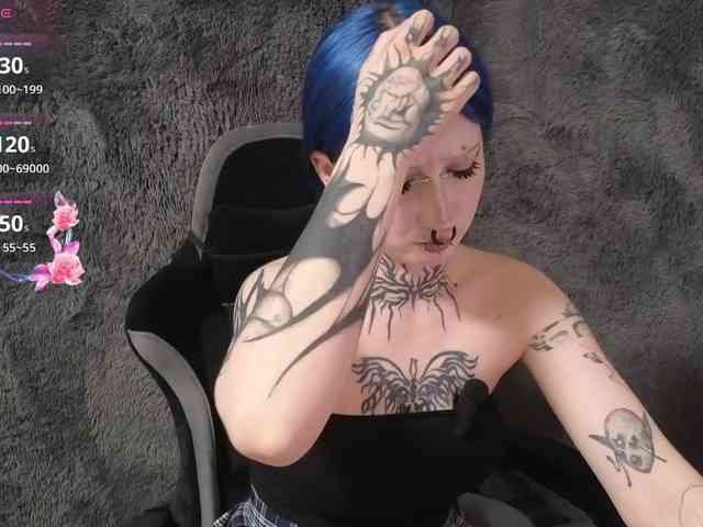 YoungAlice1 webcam