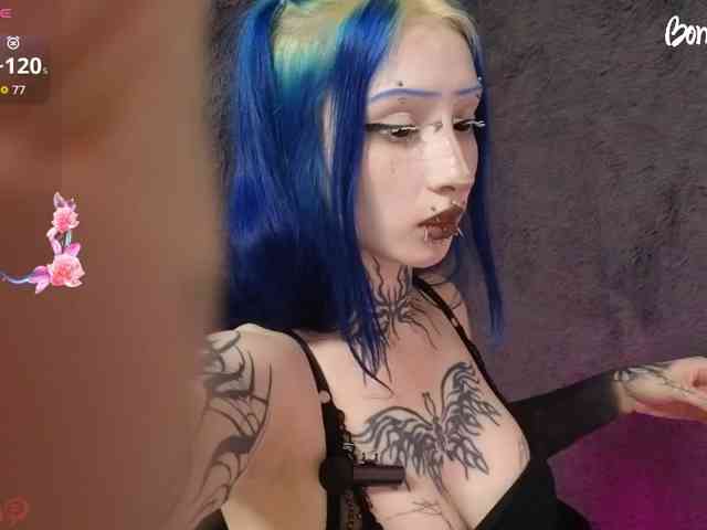YoungAlice1 webcam