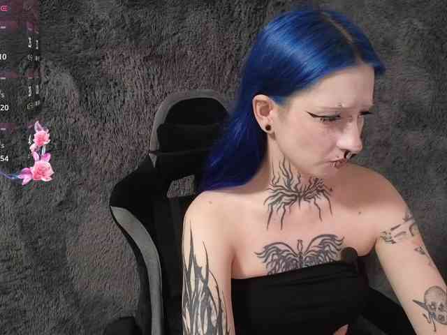 YoungAlice1 webcam
