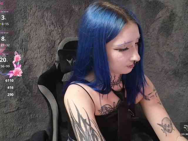 YoungAlice1 webcam