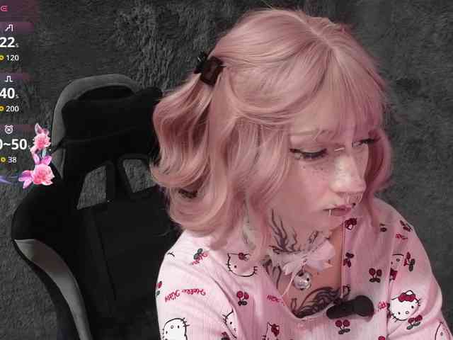 YoungAlice1 webcam