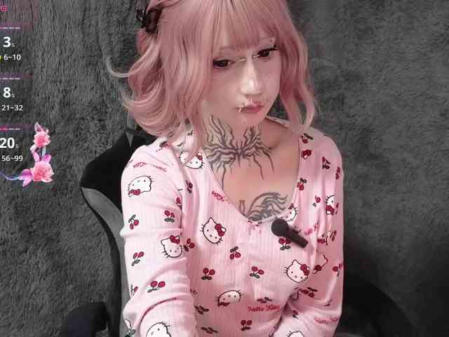 YoungAlice1 webcam