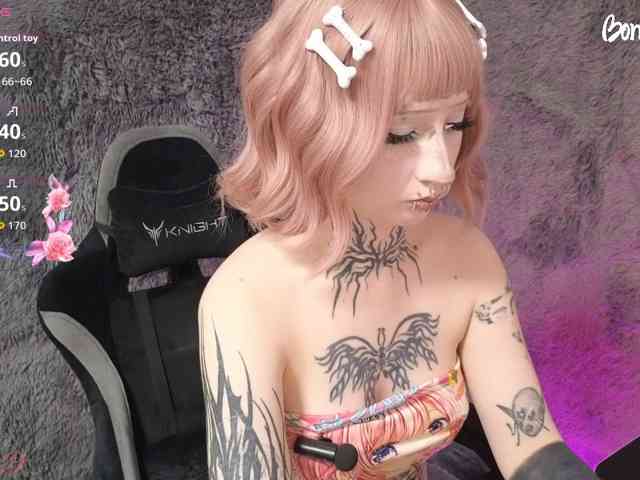 YoungAlice1 webcam