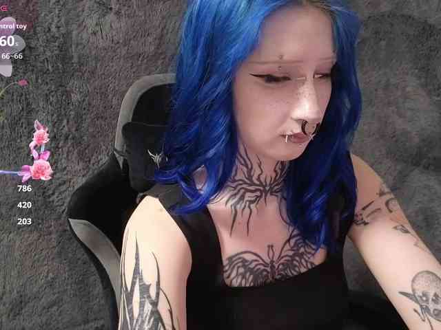 YoungAlice1 webcam