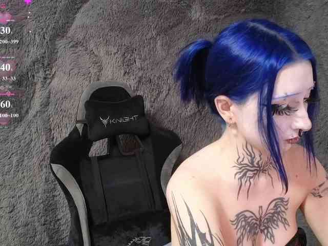 YoungAlice1 webcam