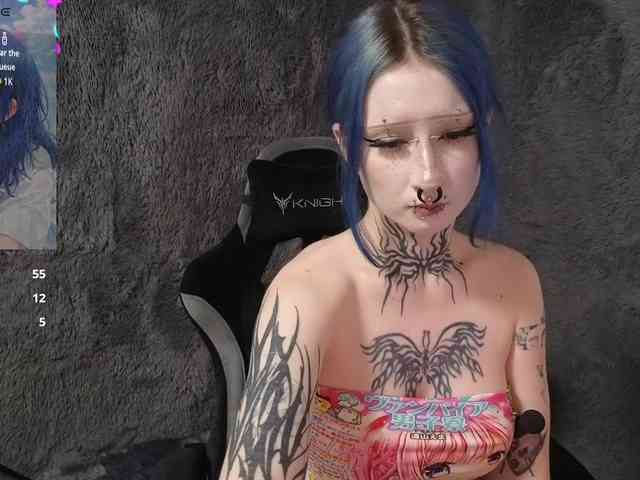YoungAlice1 webcam