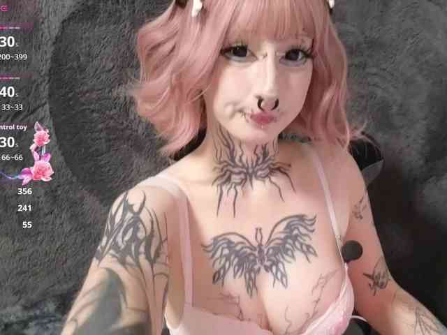 YoungAlice1 webcam