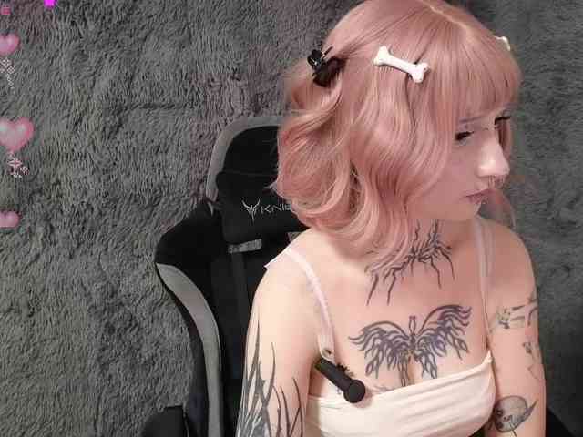 YoungAlice1 webcam