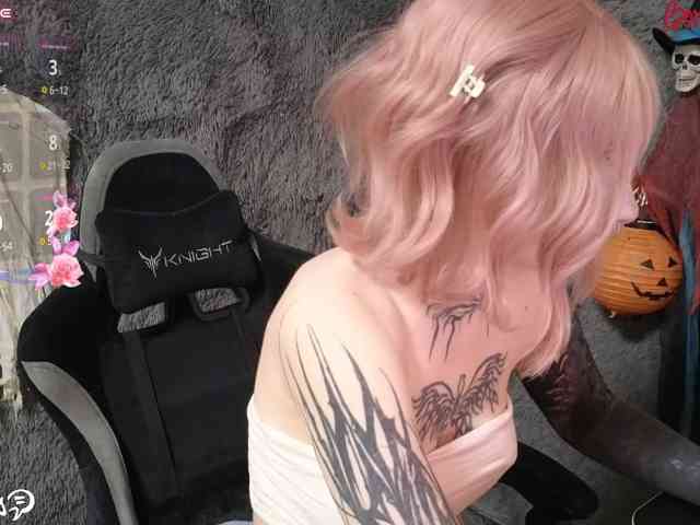 YoungAlice1 webcam