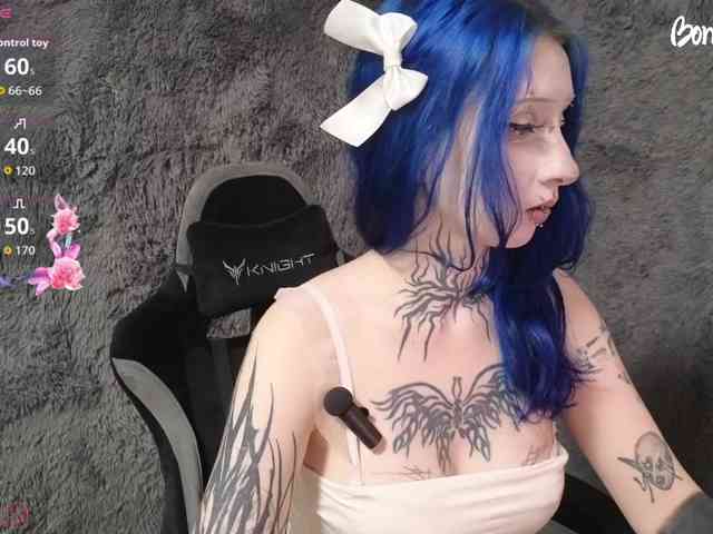 YoungAlice1 webcam